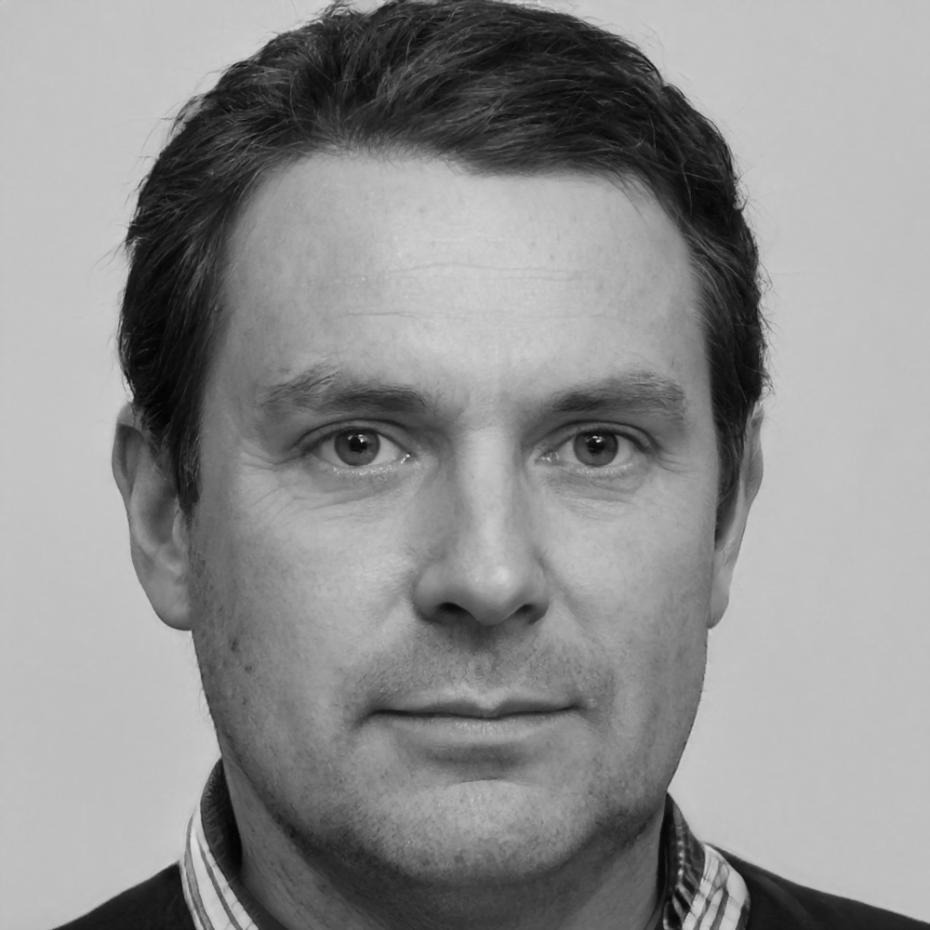 Dr. Michael Weber, Senior Finanzanalyst